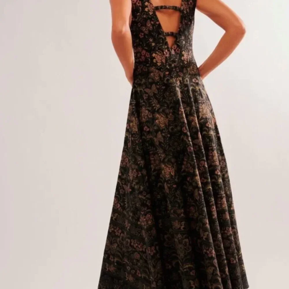 Malena, fits like S, dress, Black Floral - Picture 3 of 8